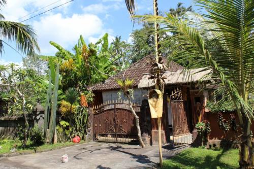 Na wsi jest dużo spokojniej.